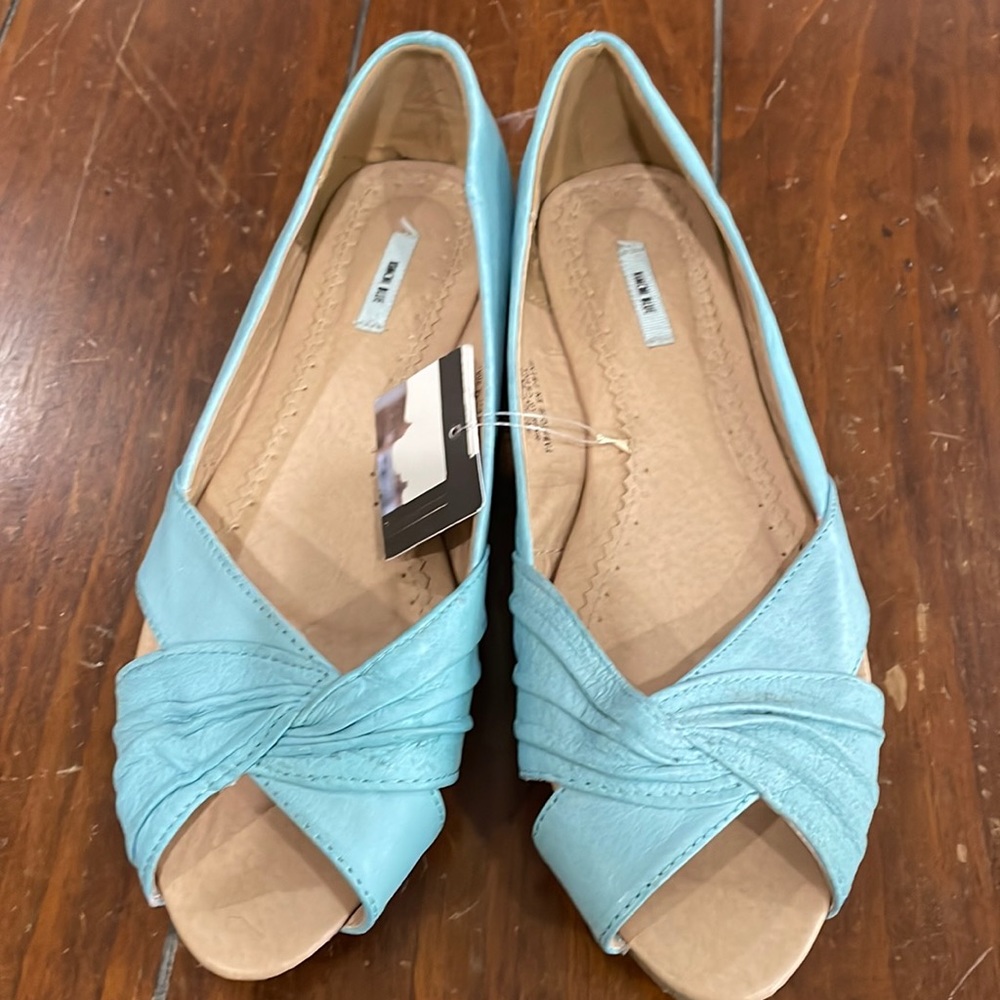 Kimchi Blue leather flats (sz 8)